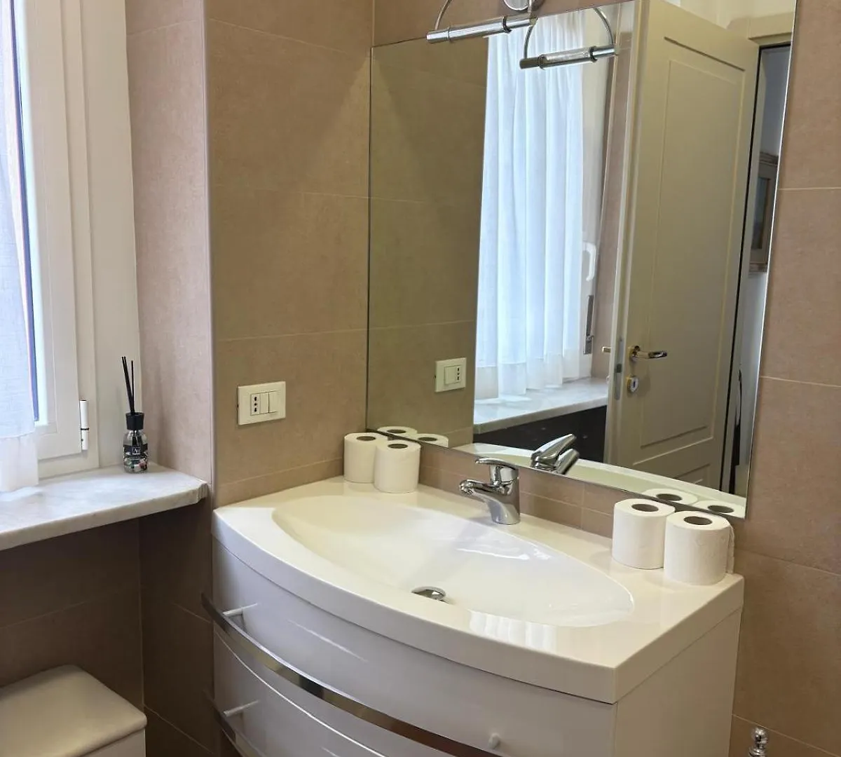 Bocconi - Porta Romana 4 Camere Da Letto Con 2 Bagni Privati Milano Appartamento