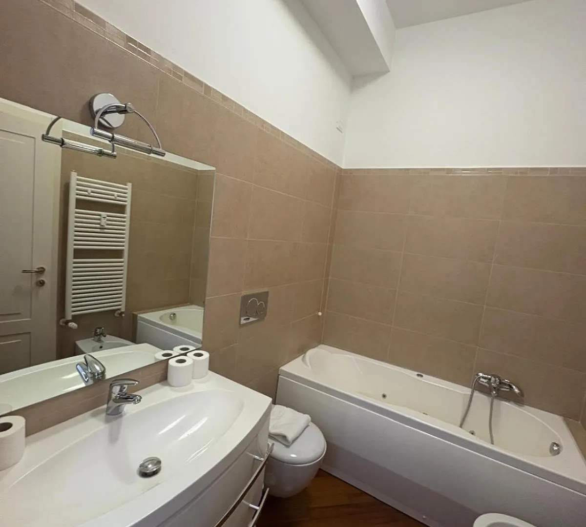Appartamento Bocconi - Porta Romana 4 Camere Da Letto Con 2 Bagni Privati Milano
