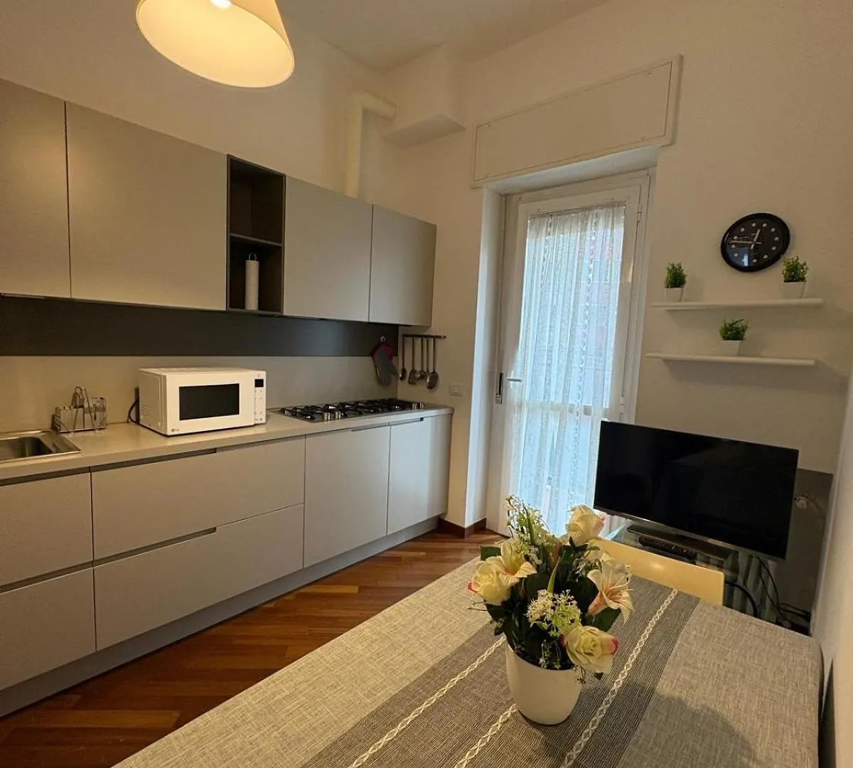 Appartamento Bocconi - Porta Romana 4 Camere Da Letto Con 2 Bagni Privati Milano Italia