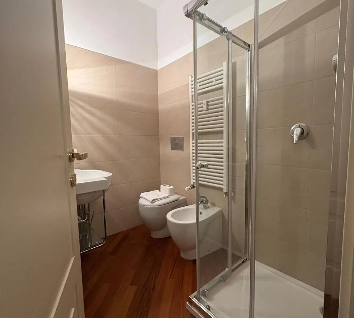 Bocconi - Porta Romana 4 Camere Da Letto Con 2 Bagni Privati Milano 0*,  Italia