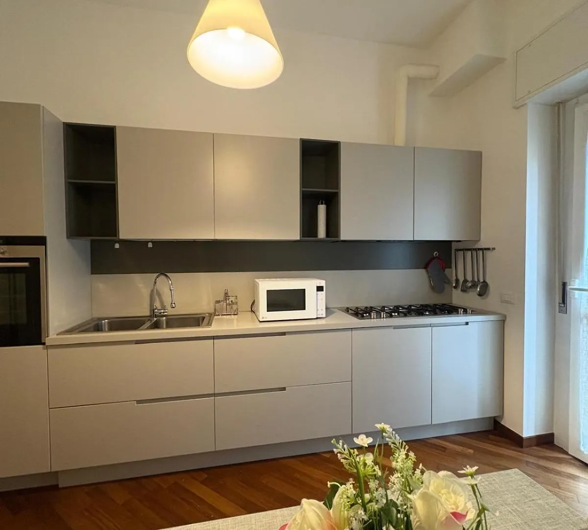 Appartement Bocconi - Porta Romana 4 Camere Da Letto Con 2 Bagni Privati Milaan