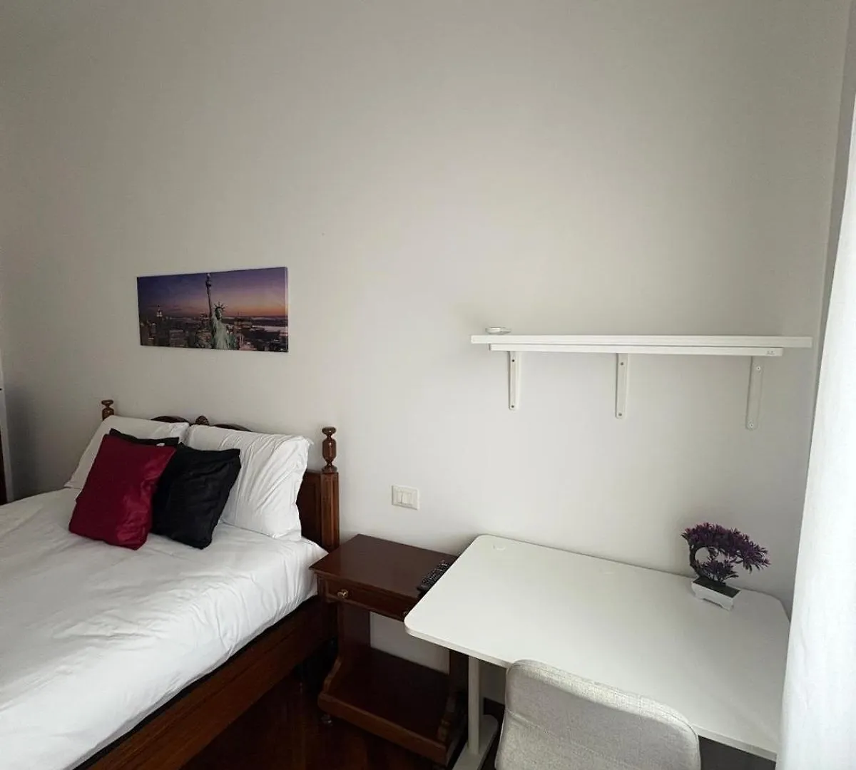 Bocconi - Porta Romana 4 Camere Da Letto Con 2 Bagni Privati Милан 0*,  Италия