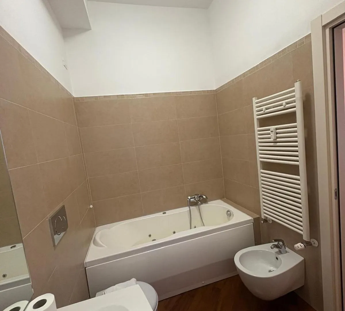 Bocconi - Porta Romana 4 Camere Da Letto Con 2 Bagni Privati Милан Апартаменты